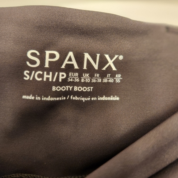 Spanx Booty Boost® Active Ankle Flare Pant size small - Picture 6 of 7